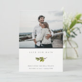 Minimale Kiefernzweig Foto Save the Date einladen Dankeskarte (Stehend Vorderseite)