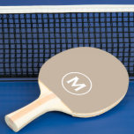 Minimale klassische Monogramm Tischtennis Schläger<br><div class="desc">Das minimale mit Monogramm Design zeichnet Ihre Initialen und den Namen in weißer Typografie auf beigefarbenem Hintergrund aus und sorgt für ein sauberes,  schlichtes Design.</div>