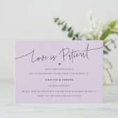 Minimale Liebe ist die Patient-Hochzeitsupdate Lil Einladung (Stehend Vorderseite)