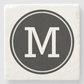 Minimale mit Monogramm Initiale auf schwarzem Steinuntersetzer