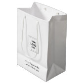 Minimale mittelgroße Geschenktüte für Unternehmen (Vorderseite Schrägansicht)