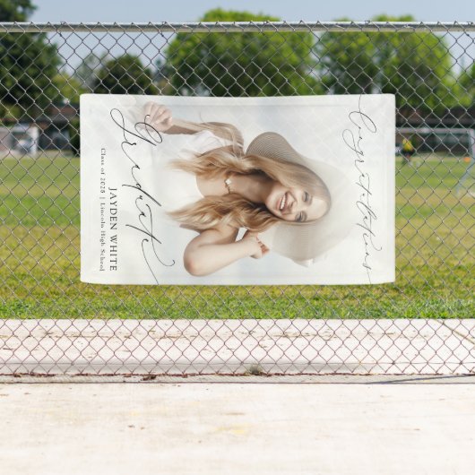 Minimale Moderne Chic Script Foto Graduation Party Banner (Insitu)
