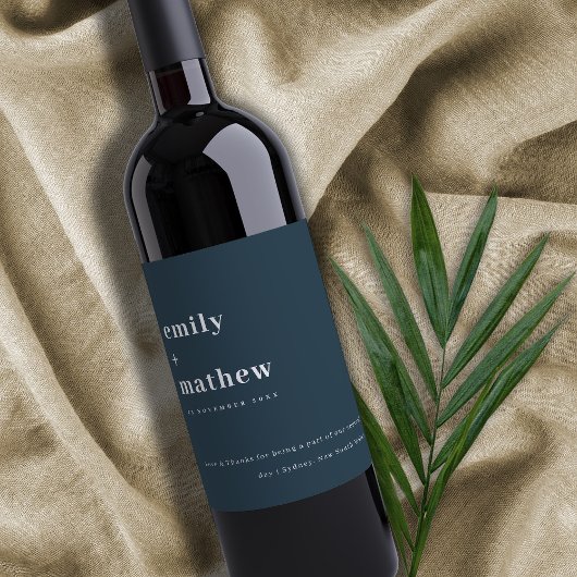 Minimale moderne, kühne blaue Typografie Hochzeit Weinetikett