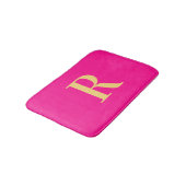 Minimale moderne Monogramm Hot Pink Badematte (Schrägansicht)