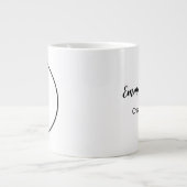 Minimale moderne Monogramm Jumbo-Tasse (Vorderseite)