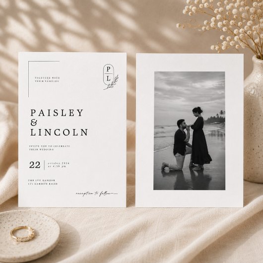 Minimale Monogramm-Hochzeitseinladungsdesign. Einladung