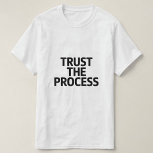 Minimale Motivationszitat Vertraue dem Prozess T-Shirt