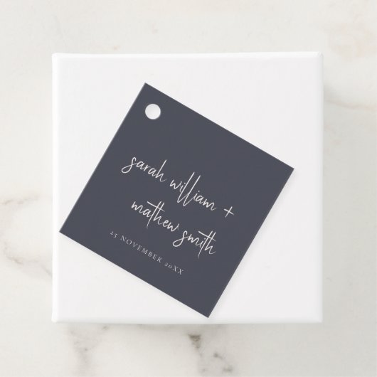 Minimale Navy Blush Black Script Typografy Wedding Geschenkanhänger (Beispiel)
