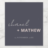 Minimale Navy Blush Black Script Typografy Wedding Weinetikett (Einzelnes Label)