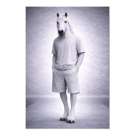 Minimale Pferd in lässiger moderner Kleidung Fotodruck (Vorne)