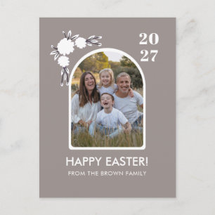 Minimale Röte-Bogen-Blumen-Ostern-Familienfoto Feiertagspostkarte
