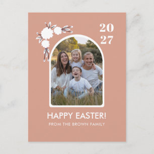Minimale Röte-Bogen-Blumen-Ostern-Familienfoto Feiertagspostkarte