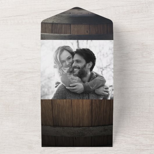 Minimale Rustikale Barrel Barrel-Hochzeit All In One Einladung (Außenbereich)