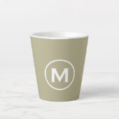 Minimale Sage Green Classic Monogramm Milchtasse (Vorderseite)