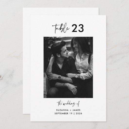 Minimale Schwarz-weiße Kalligraphie-Tischnummer Einladung (Vorne/Hinten)