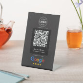 Minimale schwarze Google-Review-QR-Code-Logo Sockelschild (In SItu)