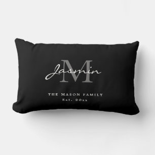 Minimale schwarze und weiße Familienname-Monogramm Lendenkissen
