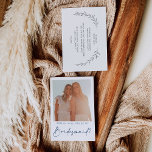 Minimale Script Bridesmaid Vorschlagskarte mit Fot Postkarte<br><div class="desc">Pop die Frage mit dieser schönen Karte! Fügen Sie einfach Ihr eigenes quadratisches Foto hinzu,  bearbeiten Sie den Namen auf der Vorderseite,  und fügen Sie eine persönliche Nachricht auf der Rückseite - dann in den Warenkorb!</div>