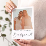 Minimale Script Bridesmaid Vorschlagskarte mit Fot Postkarte<br><div class="desc">Pop die Frage mit dieser schönen Karte! Fügen Sie einfach Ihr eigenes quadratisches Foto hinzu,  bearbeiten Sie den Namen auf der Vorderseite,  und fügen Sie eine persönliche Nachricht auf der Rückseite - dann in den Warenkorb!</div>