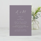 Minimale Script Monogram Boho Dusty Lila Wedding Einladung (Stehend Vorderseite)