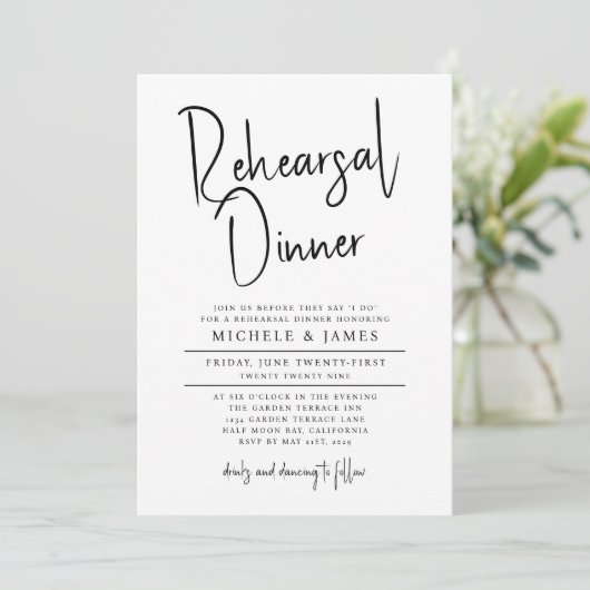 Minimale Script Typografie Hochzeit Probe Dinner Einladung (Stehend Vorderseite)