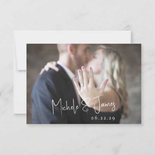 Minimale Script Typografy Foto Hochzeit RSVP Karte (Rückseite)
