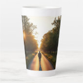 Minimale Silhouette Latte Tasse (Vorderseite)