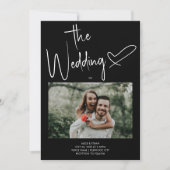 Minimale Skriptsignatur Herz-Foto Schwarze Hochzei Einladung (Vorderseite)