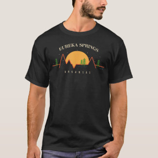 Minimale Sonnenuntergangsberge Kiefernbaum Eureka T-Shirt