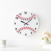 Minimale sportliche Rot- und WeißBaseballdekoratio Große Wanduhr (Zuhause)