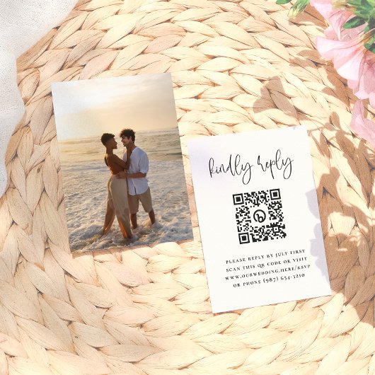 Minimale Typografie Foto QR Code Hochzeit RSVP Begleitkarte