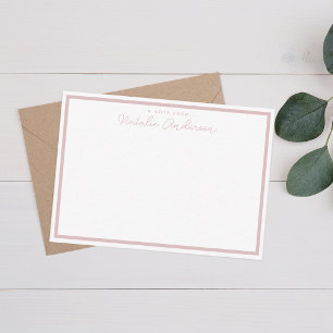 Minimale Typografie Lässige Script Pastel Pink Mitteilungskarte