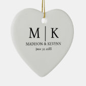 Minimale und elegante Schwarz-Weiß-Monogramm-Hochz Keramik Ornament (Rechts)