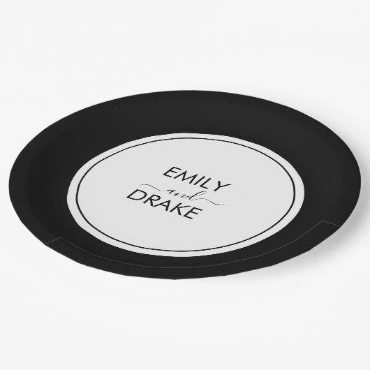 Minimale und schicke Schwarz-weiße Hochzeit Pappteller (Schrägansicht)