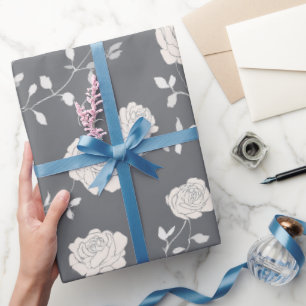 Minimale weiche graue Rosen weiße Blumengebinde Mu Geschenkpapier