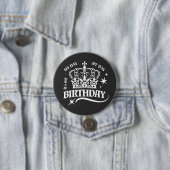Minimale weiße Krone-Birthday-Quote-Typografie Button (Beispiel)