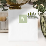 Minimale White & Green Wedding Couple Initials Quadratischer Aufkleber<br><div class="desc">Schick und elegant. Diese Vorlage enthält einige Initialen in Weiß vor einem weichen,  grün geprägten Hintergrund. Dieser Aufkleber fügt der Verpackung und den Umschlägen der Gastgeschenk Hochzeit genau das Besondere hinzu.</div>