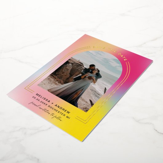 Minimaler Arch Save the Date Ombre Folieneinladung (Gedreht)