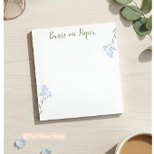 Minimaler ästhetischer Notepad mit blauen Blumen Notizblock