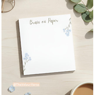 Minimaler ästhetischer Notepad mit blauen Blumen Notizblock