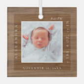 Minimaler Babyname & Geburtsstat Foto Woodgrain Ornament Aus Glas (Vorderseite)