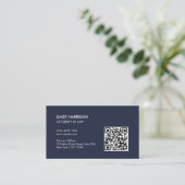 Minimaler Beruflicher QR Code Navy Blue Visitenkarte (Stehend Vorderseite)