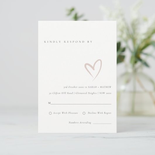 Minimaler einfacher Script Blush Heart Wedding RSV Begleitkarte (Stehend Vorderseite)