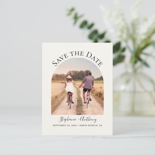 Minimaler eleganter Bogenrahmen Foto Creme Ankündigungspostkarte (Stehend Vorderseite)