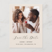 Minimaler Foto Beige QR-Code Save the Date Ankündigungspostkarte (Vorderseite)