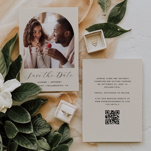 Minimaler Foto-Bogenskript QR-Code Beige Save The Date