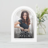 Minimaler Graceful Name Arch Foto Abschluss Einladung (Stehend Vorderseite)