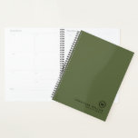 Minimaler Klassischer Monogramm-Name Datum Olivenö Planer<br><div class="desc">Minimalistischer Olive Green Classic Mit Monogramm Planner Individuelle Name Datum Text. Einfaches,  modernes minimalistisches Design,  das Sie mit Ihrem Monogramm,  Namen und Datum oder Text Ihrer Wahl in klassischer Typografie-Schrift personalisieren können.</div>