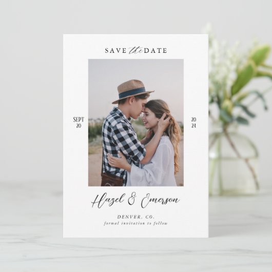 Minimaler moderner QR-Foto-QR-Code Save the Date Einladung (Stehend Vorderseite)