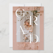 Minimaler moderner Typ Plush Pink Overlay Grad Fot Einladung (Vorderseite)